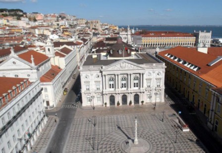 Câmara de Lisboa discute transferência de 94 funcionários para 17 juntas